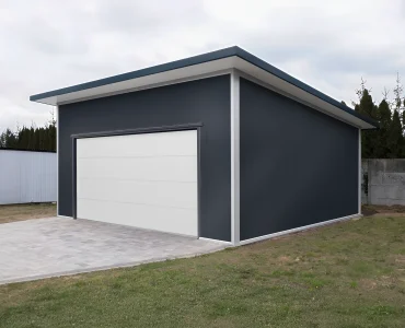 Garaż z płyty warstwowej 6x6 m – Grafit, Brama segmentowa biała