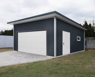 Garaż z płyty warstwowej 6x6 m – Grafit, Brama segmentowa biała, 1x drzwi białe, 1x okno