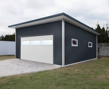 Garaż z płyty warstwowej 6x6 m – Grafit, Brama segmentowa biała, przeszklenie, 1x drzwi grafit, 2x okno