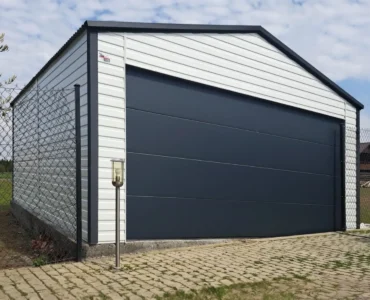 Garaż blaszany pojedynczy 6x5.8m - Dach dwuspadowy, Brama segmentowa, biały