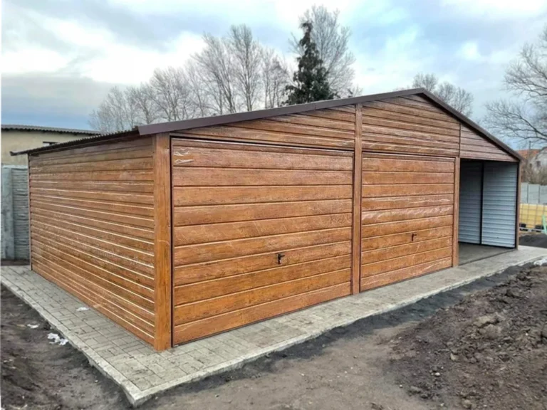 alt="Garaż blaszany blaszak drewnopodobny 6x6m wiatka 3m"