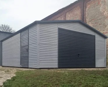 Garaż blaszany 5x6 m – Dach dwuspadowy, Brama uchylna, Aluminium