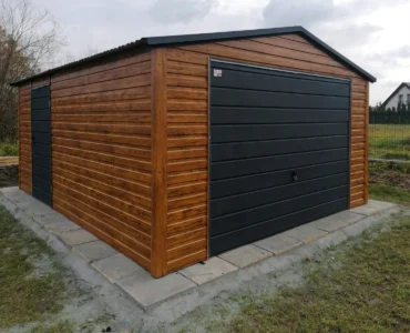 Garaż blaszany pojedynczy 4x5 m -Dach dwuspadowy, Brama uchylna, Drewnopodobny