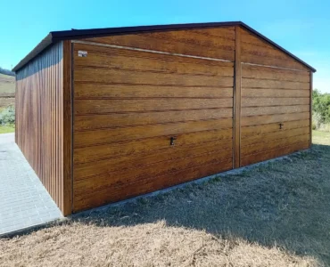 Garaż blaszany dwustanowiskowy 6x5 m brama uchylna - Dach dwuspadowy, Drewnopodobny