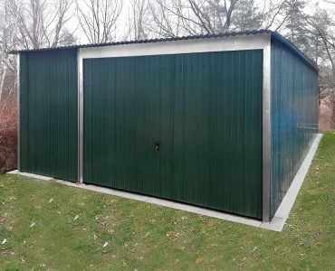 Garaż blaszany 4x5 m – Dach jednospadowy, Brama uchylna, Zielony