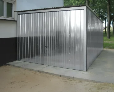 Garaż blaszany 3x5 m – Dach jednospadowy, Brama uchylna, Ocynk
