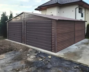 Garaż dwustanowiskowy 7x6 m - Dach dwuspadowy, Brama uchylna, Drewnopodobny