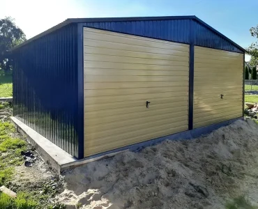 Garaż blaszany dwustanowiskowy 6x5 m – Dach dwuspadowy, Brama uchylna, Grafit