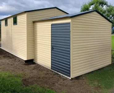 Garaż blaszany z pomieszczeniem gospodarczym 4.5x6.5 m – Dach dwuspadowy, Brama dwuskrzydłowa, Piaskowy