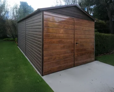 Garaż blaszany jednostanowiskowy 3x5m - Dach dwuspadowy, Brama dwuskrzydłowa, Drewnopodobny