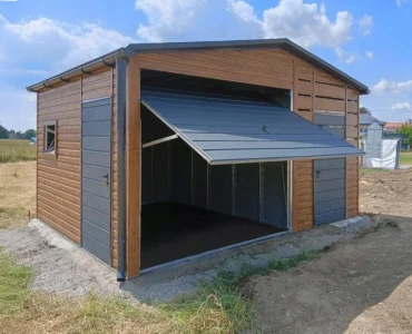 Garaż jednostanowiskowy 3x4 m - Dach dwuspadowy, Brama uchylna, Drewnopodobny + Wiata 2 m