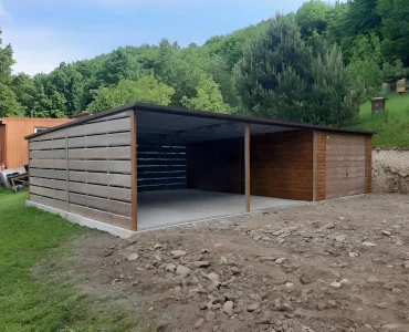 Garaż blaszany 3x6 m – Dach jednospadowy, Brama uchylna, Drewnopodobny, Wiata 6 m