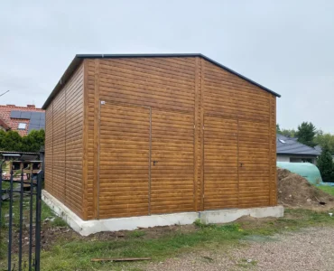 Hala blaszana 6.5x6 m - Dach dwuspadowy, Brama dwuskrzydłowa, Drewnopodobny