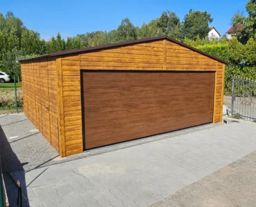 Garaż jednostanowiskowy 6x5,8 m - Dach dwuspadowy, Brama segmentowa, Drewnopodobny