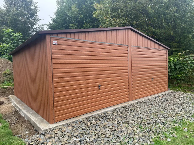 Garaż dwustanowiskowy 6x5 m drewnopodobny