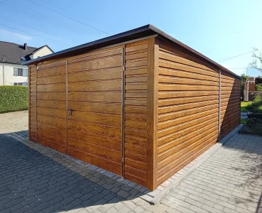 Garaż blaszany 4x6 m – Dach jednospadowy, Brama dwuskrzydłowa, Drewnopodobny