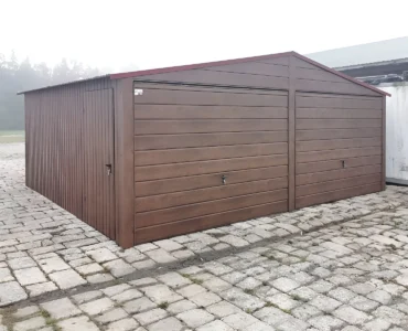 Garaż dwustanowiskowy 6x5.8m - Dach dwuspadowy, Brama uchylna, Drewnopodobny