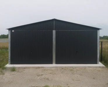 Garaż blaszany dwustanowiskowy 6x6 m – Dach dwuspadowy, Brama uchylna, Grafit