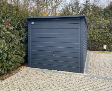Garaż blaszany 2x4 m – Dach jednospadowy, Brama uchylna, Grafit