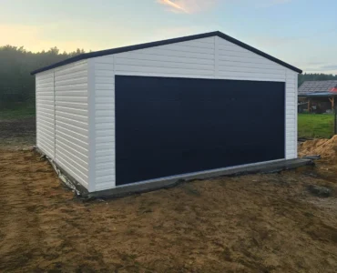 Garaż jednostanowiskowy 6x5.5 m - Dach dwuspadowy, Brama segmentowa, Biały