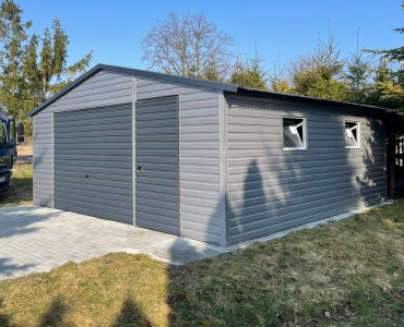 Garaż blaszany 6x5 m – Dach dwuspadowy, Brama uchylna, Aluminium