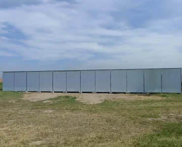 Garaż blaszany 18x5 m – Dach jednospadowy, Brama dwuskrzydłowa, Biały