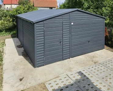 Garaż blaszany 5x6 m – Dach dwuspadowy, Brama uchylna, Grafit