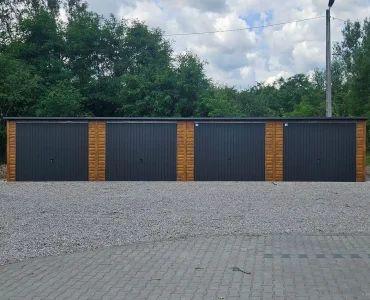 Garaż blaszany 14x6 m – Dach jednospadowy, Brama uchylna, Drewnopodobny