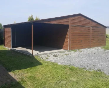 Garaż blaszany dwustanowiskowy 10x5 m – Dach dwuspadowy, Brama uchylna, Drewnopodobny Ciemny Brąz