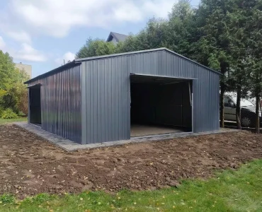 Garaż blaszany dwustanowiskowy 6x8 m – Dach dwuspadowy, Brama uchylna, Grafit