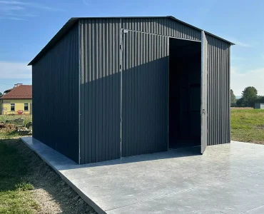 Hala blaszana 5x6 m – Dach dwuspadowy, Brama dwuskrzydłowa, Grafit