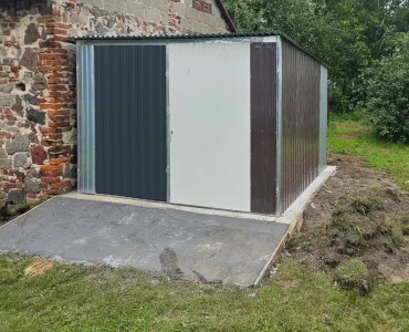 Garaż blaszany 3x3 m – Dach jednospadowy, Brama dwuskrzydłowa, Wielokolorowy, III gatunek