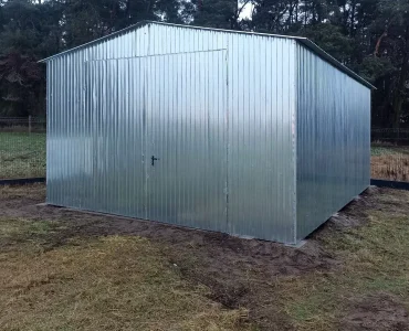 Garaż blaszany 5x5 m – Dach dwuspadowy, Brama dwuskrzydłowa, Ocynk