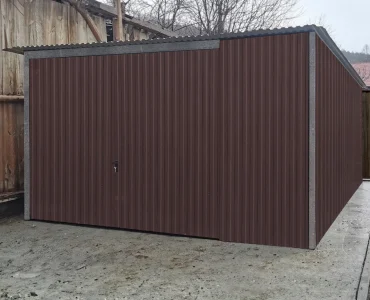 Garaż blaszany 4x5 m – Dach jednospadowy, Brama dwuskrzydłowa, Ciemny Brąz