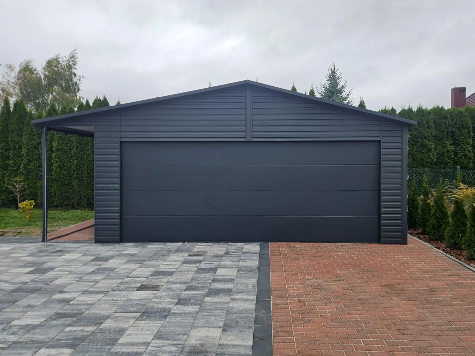 Garaż blaszany Puck elegancki i funkcjonalny