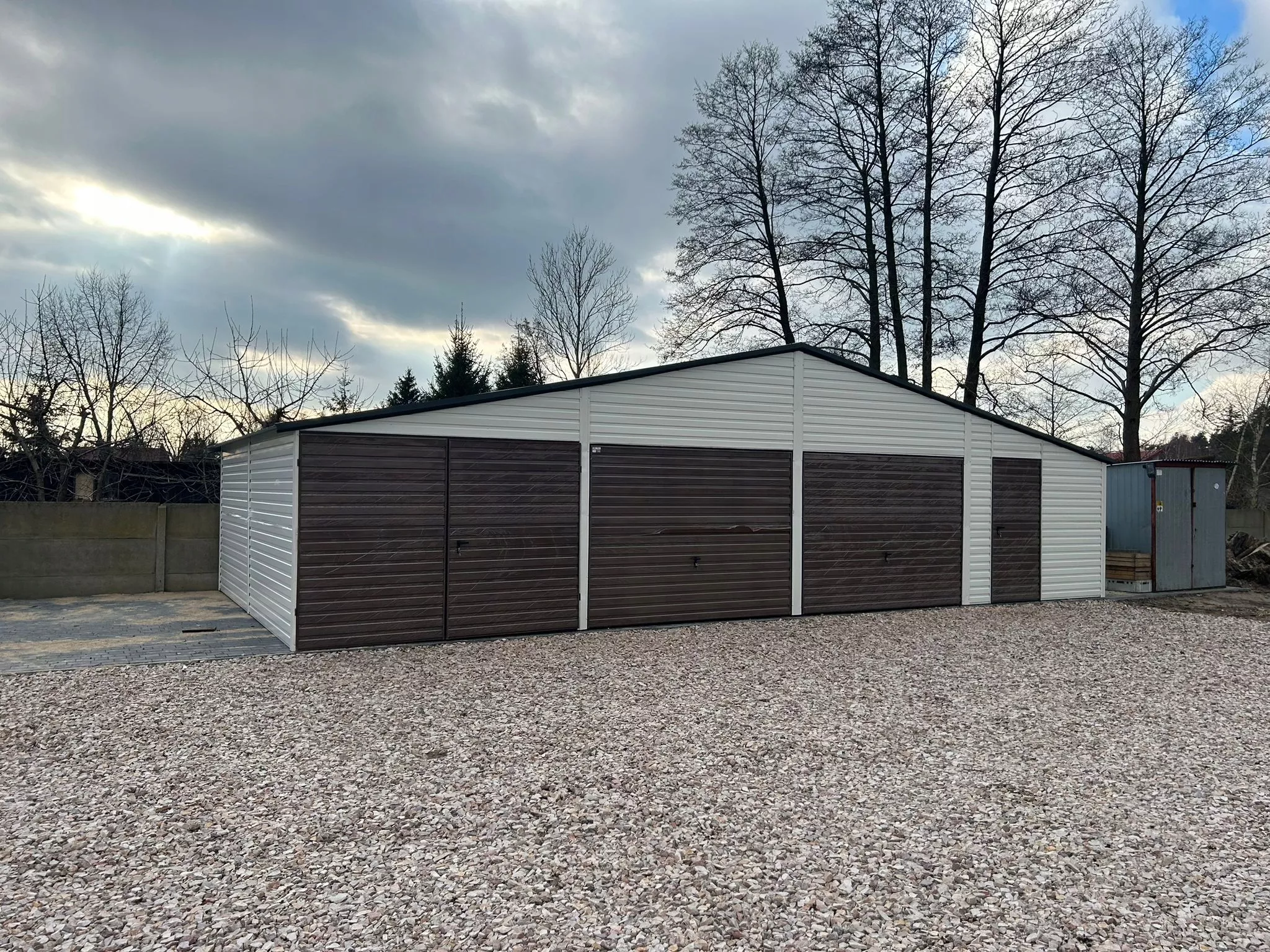 Garaz-blaszany-12×6-trzystanowiskowy-dwuspadowy-garaz-potrojny-blaszak-kod-producenta-12×6-garaz-blaszany-69aaea0c1d644