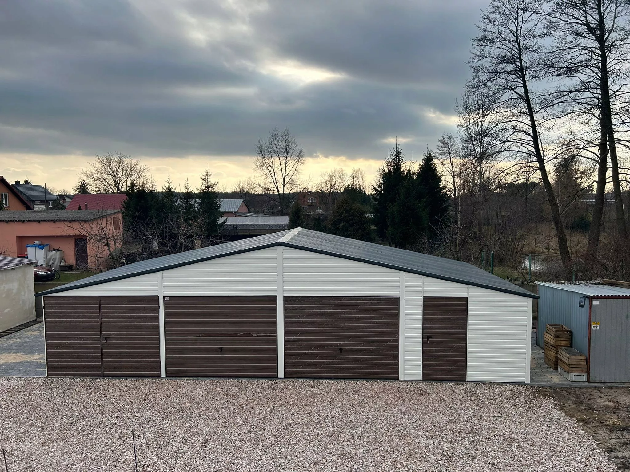 Garaz-blaszany-12×6-trzystanowiskowy-dwuspadowy-garaz-potrojny-blaszak-marka-liderstal-69aaea0cc737e