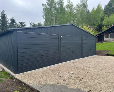 Garaż blaszany trzystanowiskowy 9x6 m Dwuspadowy Grafit