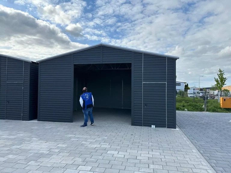 Garaż blaszany jednostanowiskowy 7x6 m Grafit z dwuspadowym dachem